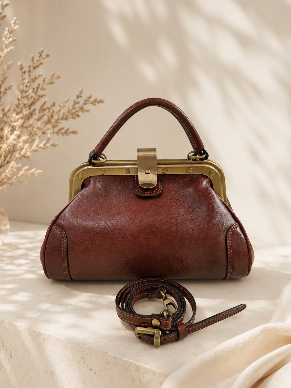 Gianni Conti Crossbody Handbag Fine Italian Leather  Brown Vintage Doctor Look